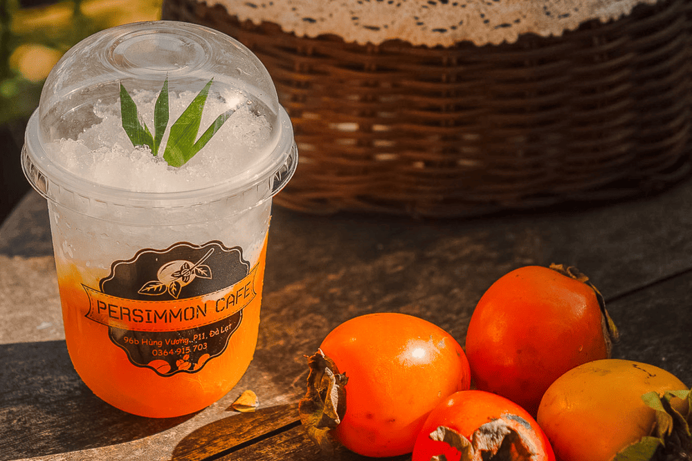 Đến Persimmon không thể nào bỏ qua những ly nước ép từ quả hồng chín mọng hay những tách trà thảo dược nóng hổi (Nguồn: Fanpage Persimmon cafe)